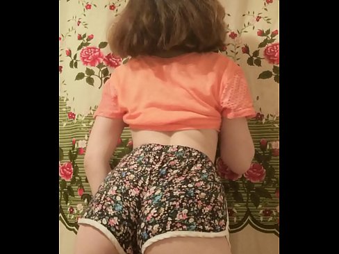 ❤️ Gadis muda seksi menanggalkan celana pendeknya di depan kamera ❤️ porno indah pada kami