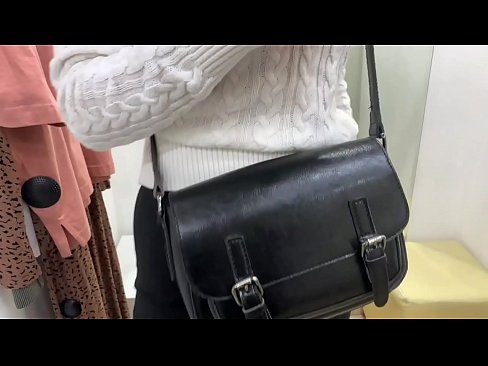❤️ Masturbasi publik dari jalang muda FeralBerry dengan dildo di kamar pas ❤️ porno indah pada kami